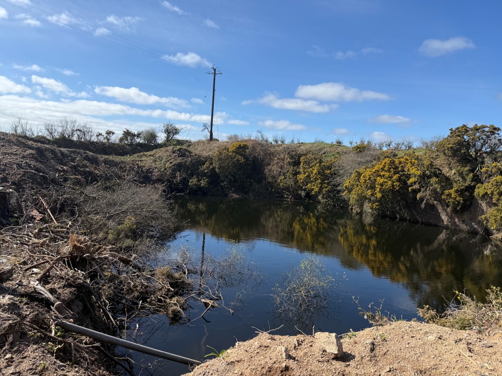 Lot: 35 - FORMER QUARRY WITH DILAPIDATED BUILDINGS ON SITE - Quarry